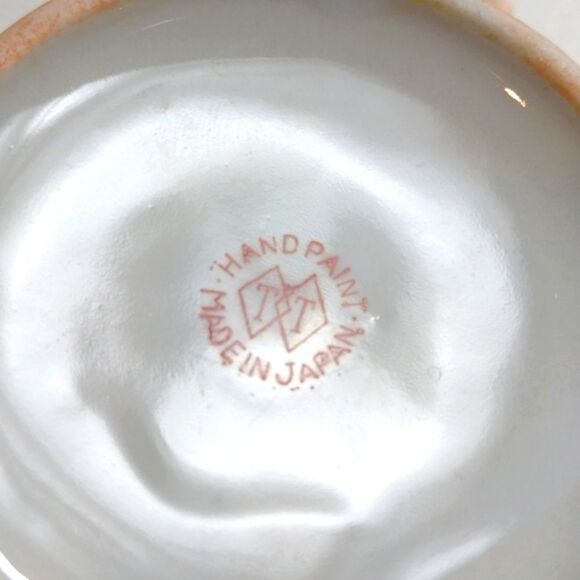 Small Sugar Bowl w/ Lid Cream Coloured Floral Pattern Two Handles Made in Japan - Picture 6 of 8